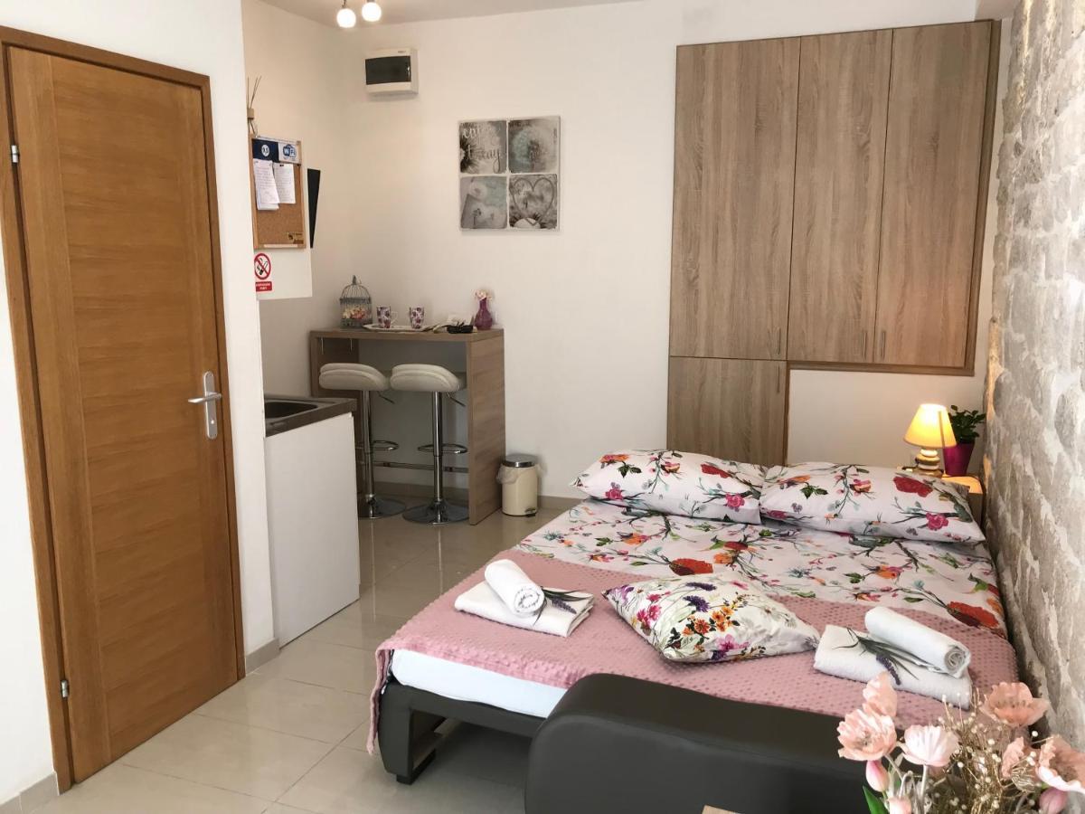 Studio Apartment Legcevic Kaštela Exteriér fotografie
